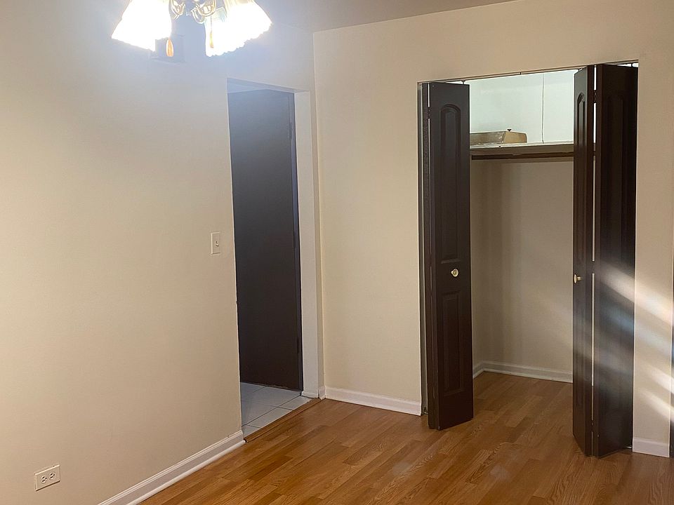Dining area/entrance to kitchen