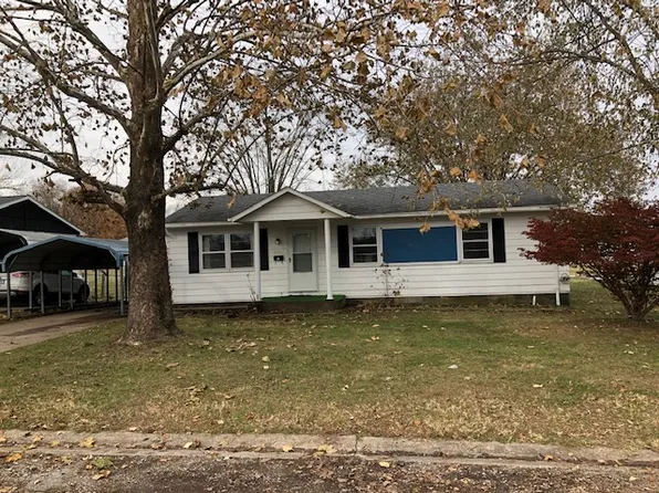 221 E 3rd St, Sparta, IL 62286