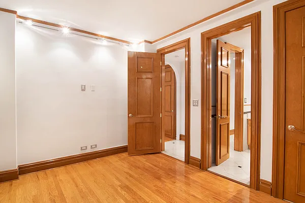 Rented by WAM Partners - William Moses Co. | media 9