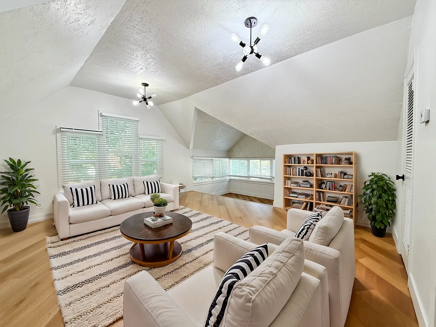 123 S McClelland Street — Photo 1