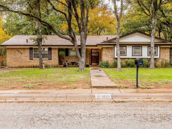 1313 Fisher St, Graham, TX 76450