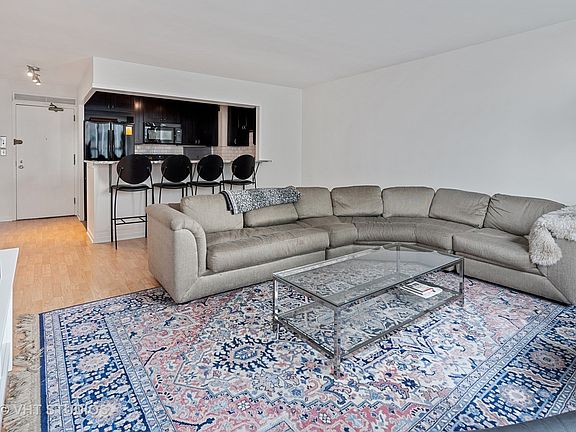 3rd image of 3600 N Lake Shore Dr APT 1619