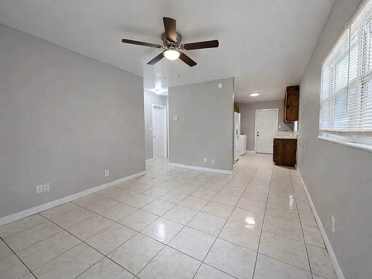 3707 E North Bay St — Photo 2