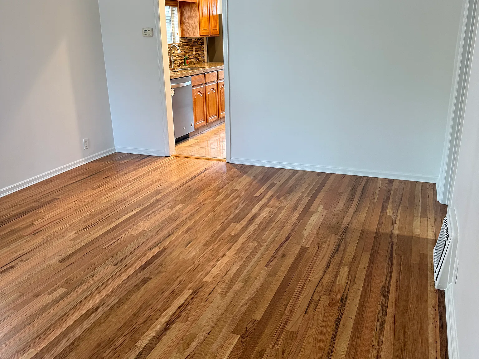 4 bed, 1380 sqft, $3,200 — Photo 4