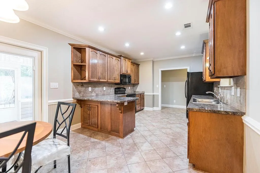 3 bed, 1567 sqft, $1,900 — Photo 4