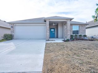 111 Groves Ln, Hutto, TX 78634