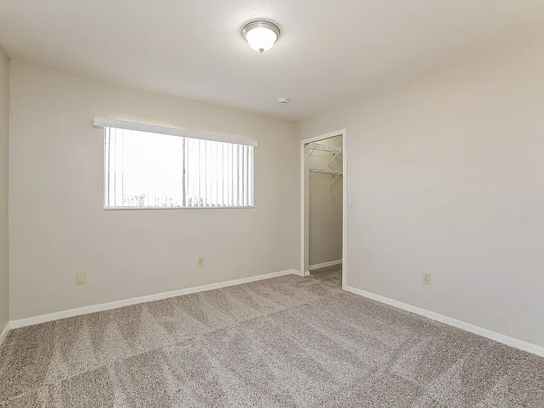 2130 SE 9th Ter — Photo 13