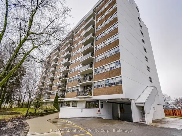212 Kerr St #401, Oakville, ON L6K 3B1