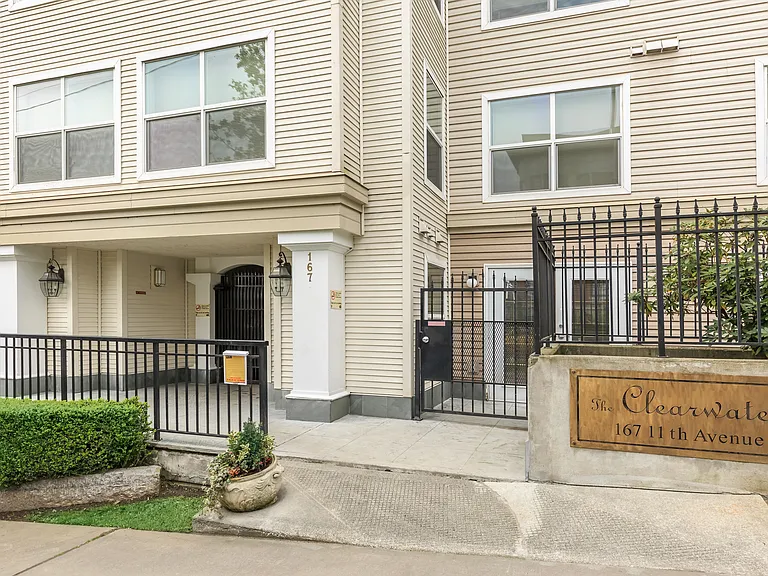 Clearwater and Star Apartments — Photo 16