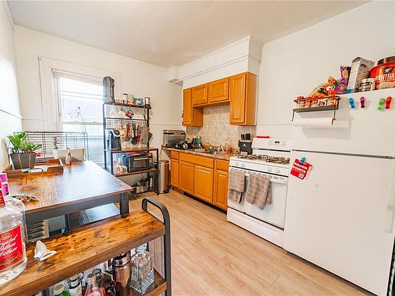 5th image of 121 2nd St