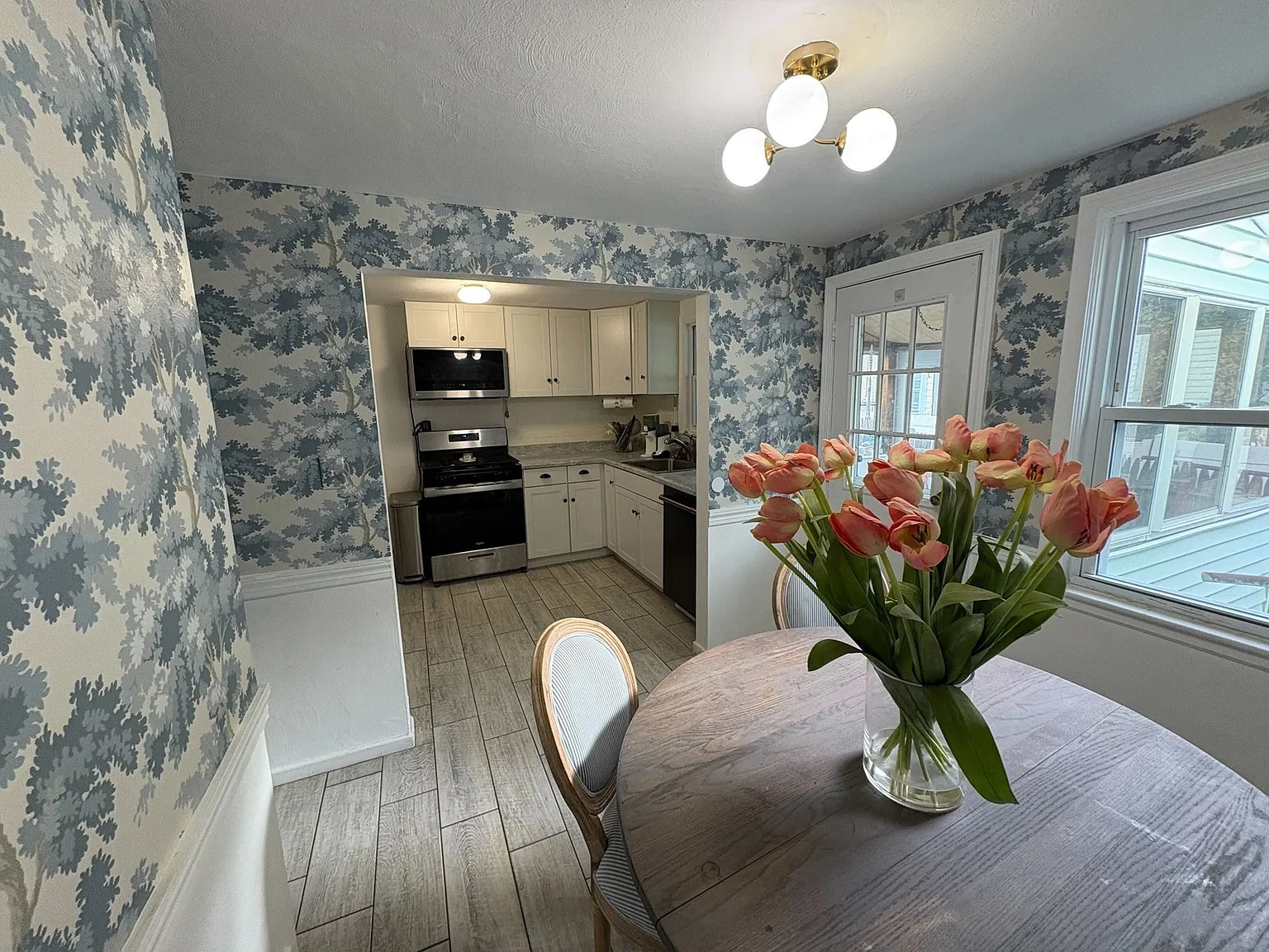 2 bed, 864 sqft, $3,100 — Photo 3