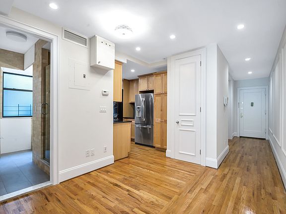 3rd image of 157 E 81st St #6B