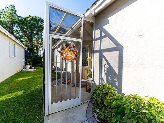 5th image of 556 SW Indian Key Drive