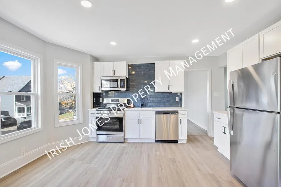 364 Potomac Ave #2