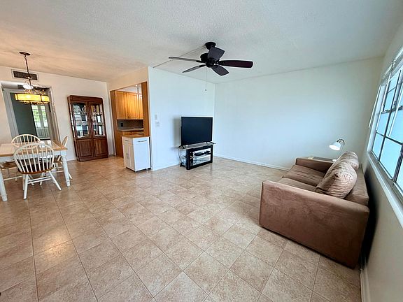 3rd image of 2090 Newport S #2090
