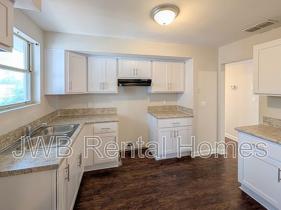 3rd image of 2943 Searchwood Dr