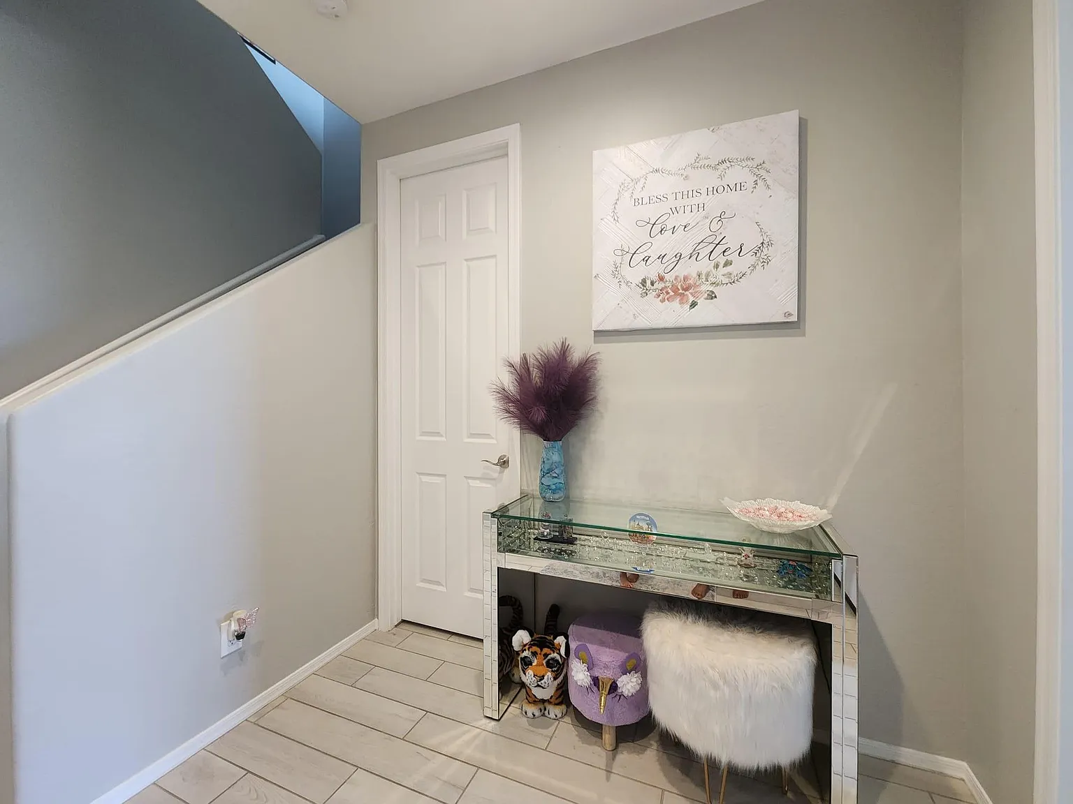 4 bed, 2.0 bath, 2630 sqft, $1,001 — Photo 2