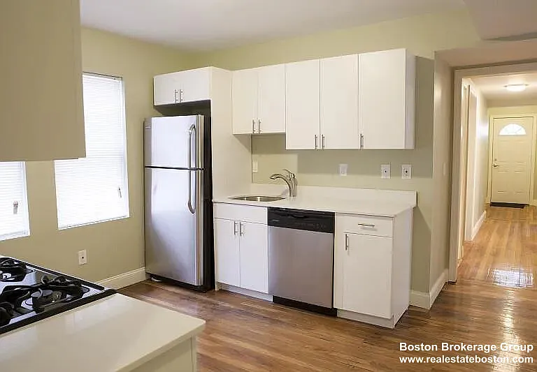 Building Photo - 4043 Washington St #2