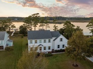403 Pelican Harbor Rd, Beaufort, NC 28516