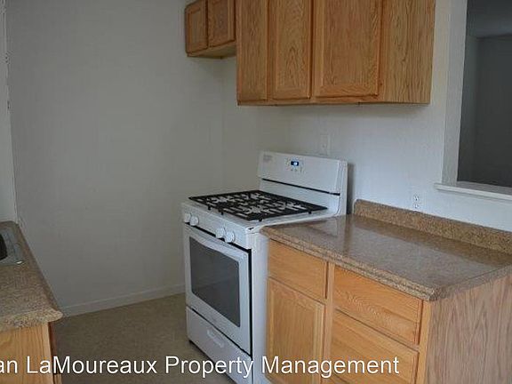 3rd image of 153 4th St APT 5