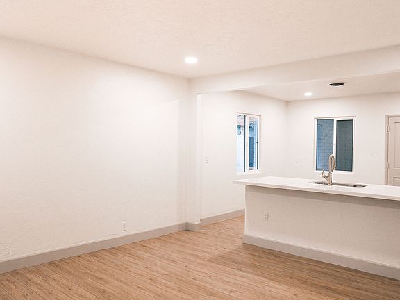 3rd image of 610 E San Juan Ave #608
