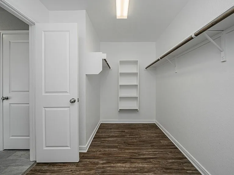 1368 Kingsgate Dr — Photo 29