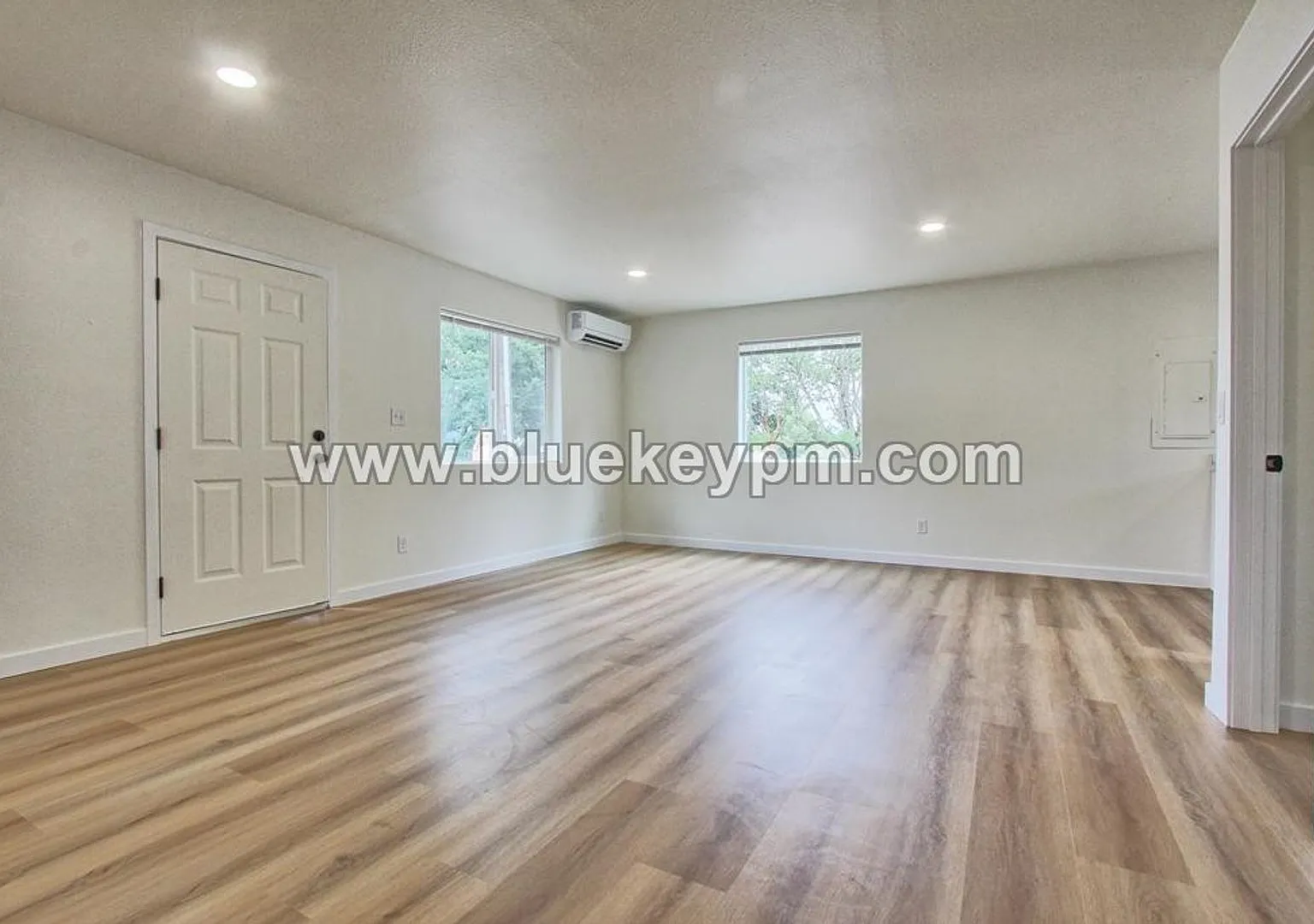 1 Bed, 1 Bath Duplex Unit on Main Street in Washougal — Photo 2