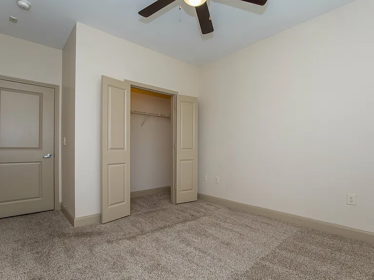 La Mariposa Apartments — Photo 25