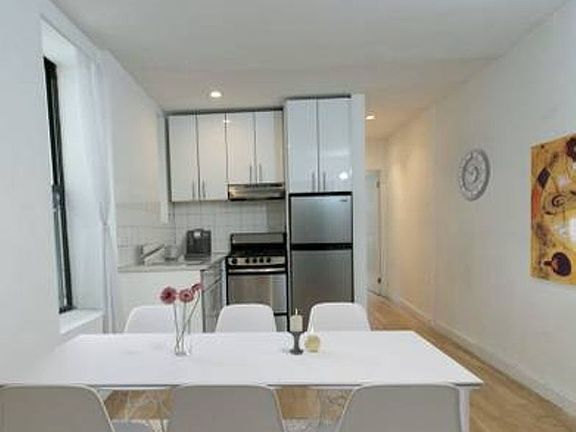 2nd image of 138 17th St APT 1