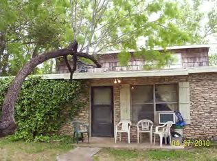 509 E Daniel St, Uvalde, TX 78801
