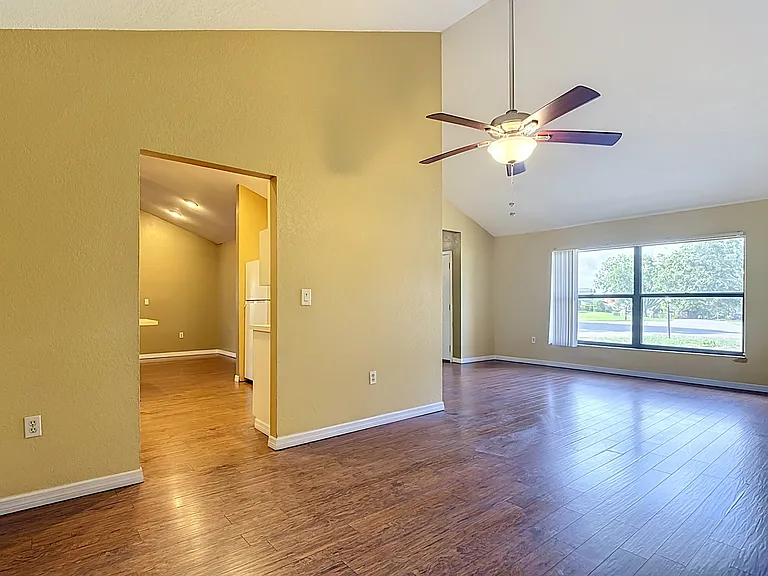 2108 Jonathan Ln — Photo 6