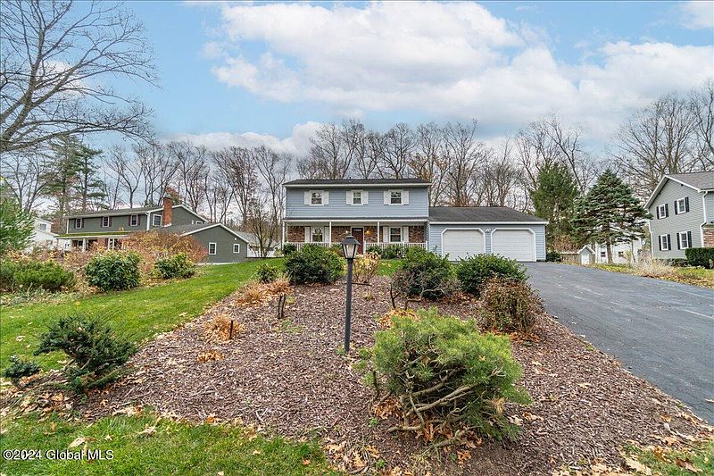 3rd image of 5 Silver Maple Drive