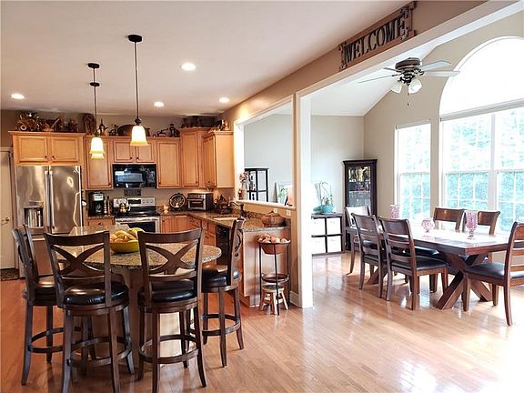 4th image of 122-122 Southridge Dr