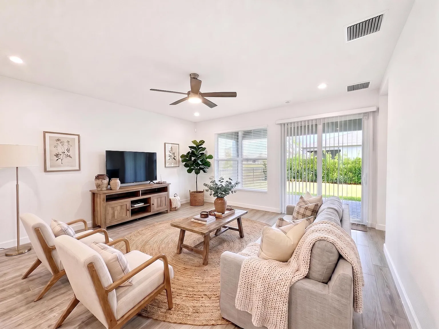3 bed, 2.5 bath, 1998 sqft, $3,300 — Photo 4