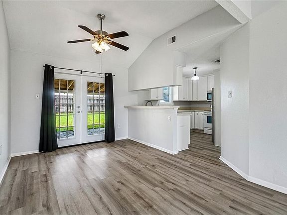 4th image of 47 Cynthia St