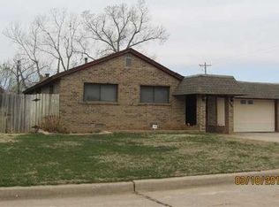 1813 Lullaby Ln, Midwest City, OK 73130