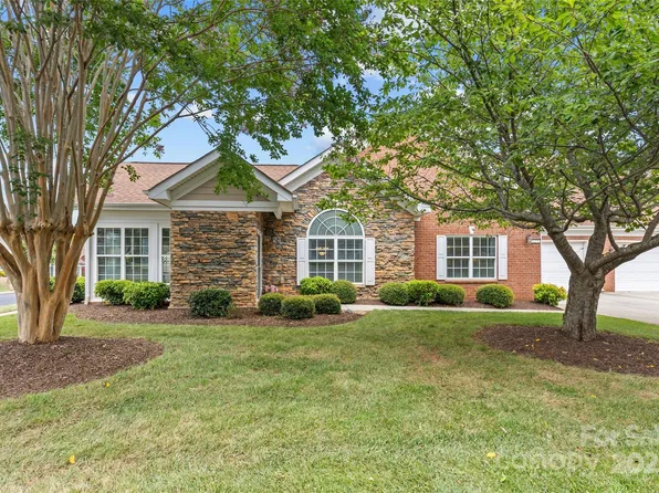 3270 Abbey Walk Ln, Matthews, NC 28105
