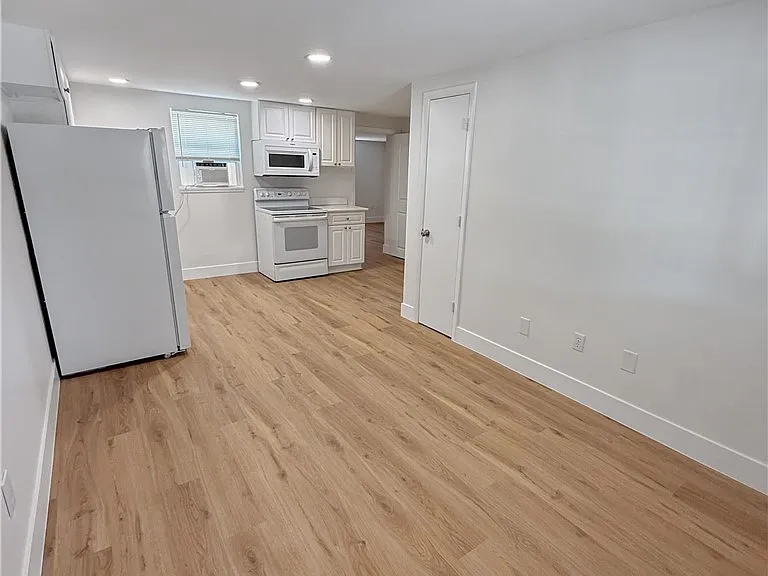 204 2nd St #2 — Photo 6