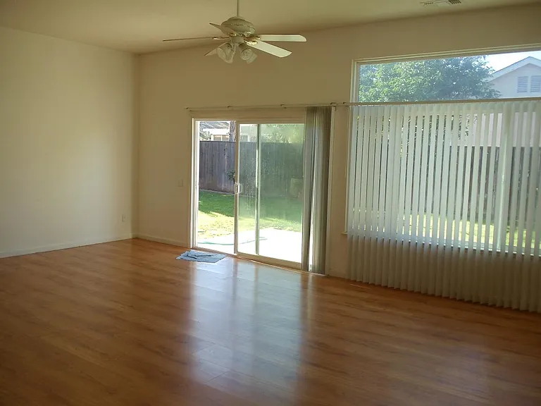 131 Legacy St — Photo 6