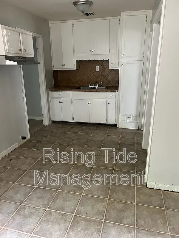 3 bed, 1.0 bath, 1251 sqft, $750 — Photo 2