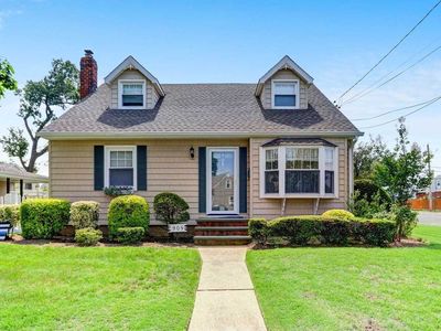 905 Hancock Ave, Franklin Square, NY, 11010