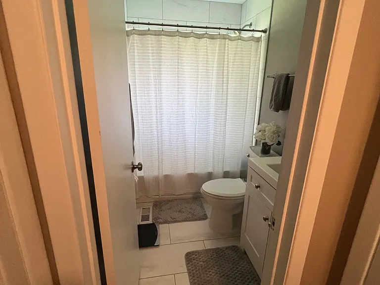 935 Wilshire Ave — Photo 10