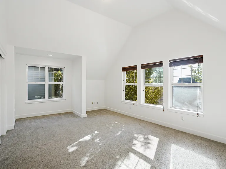 9926 NW Durrett St — Photo 14