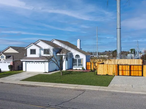 1684 E G St, Oakdale, CA 95361