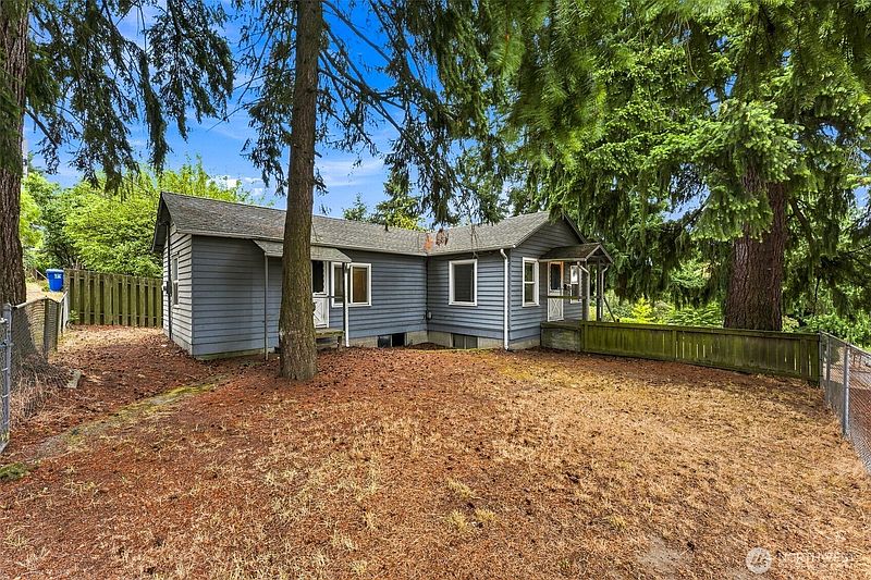 4th image of 7955 29th Avenue SW