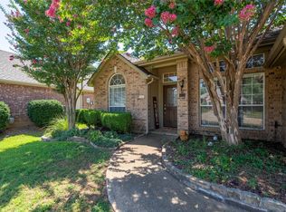 2104 Knob Hill Dr, Corinth, TX 76210
