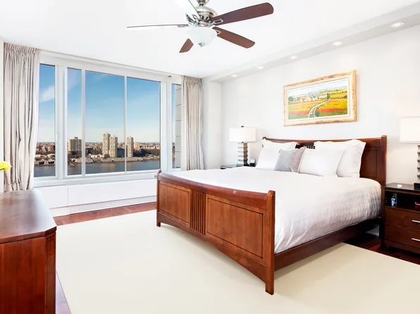 240 Riverside Boulevard image 6 of 16