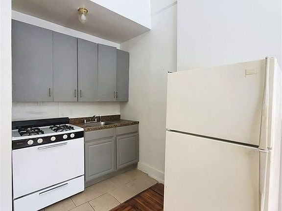 4th image of 156 Vernon Ave APT 1D