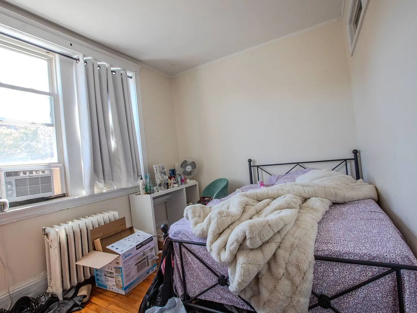 3 Bed, 1 Bath - Two Months Free - Steps From Boston University (Bu) And Coolidge Corner — Photo 4