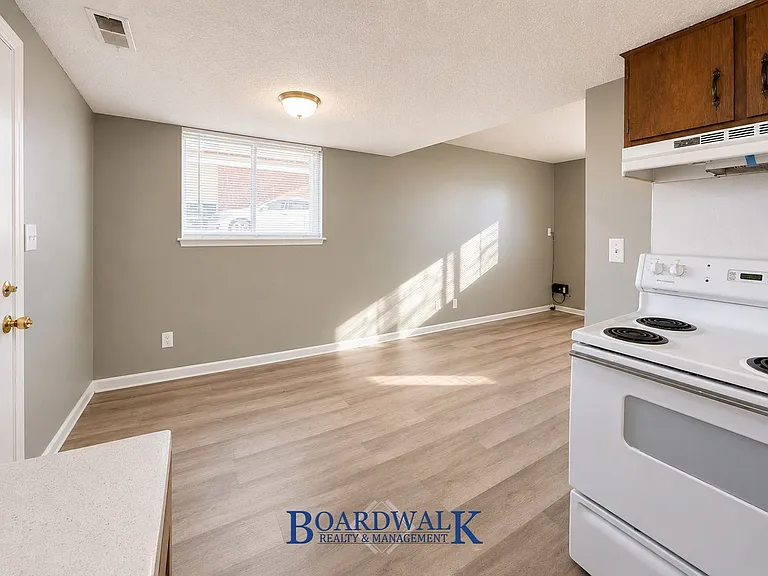 572 W 400 N 574 N — Photo 11